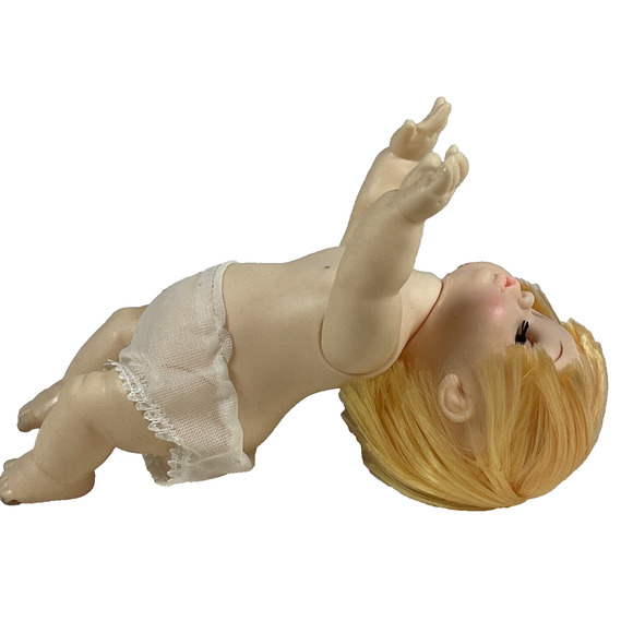 Fibre Craft Crawling Baby Doll 3079 Blue Sleepy Eyes Blond Vintage 7 in Long - Picture 4 of 8